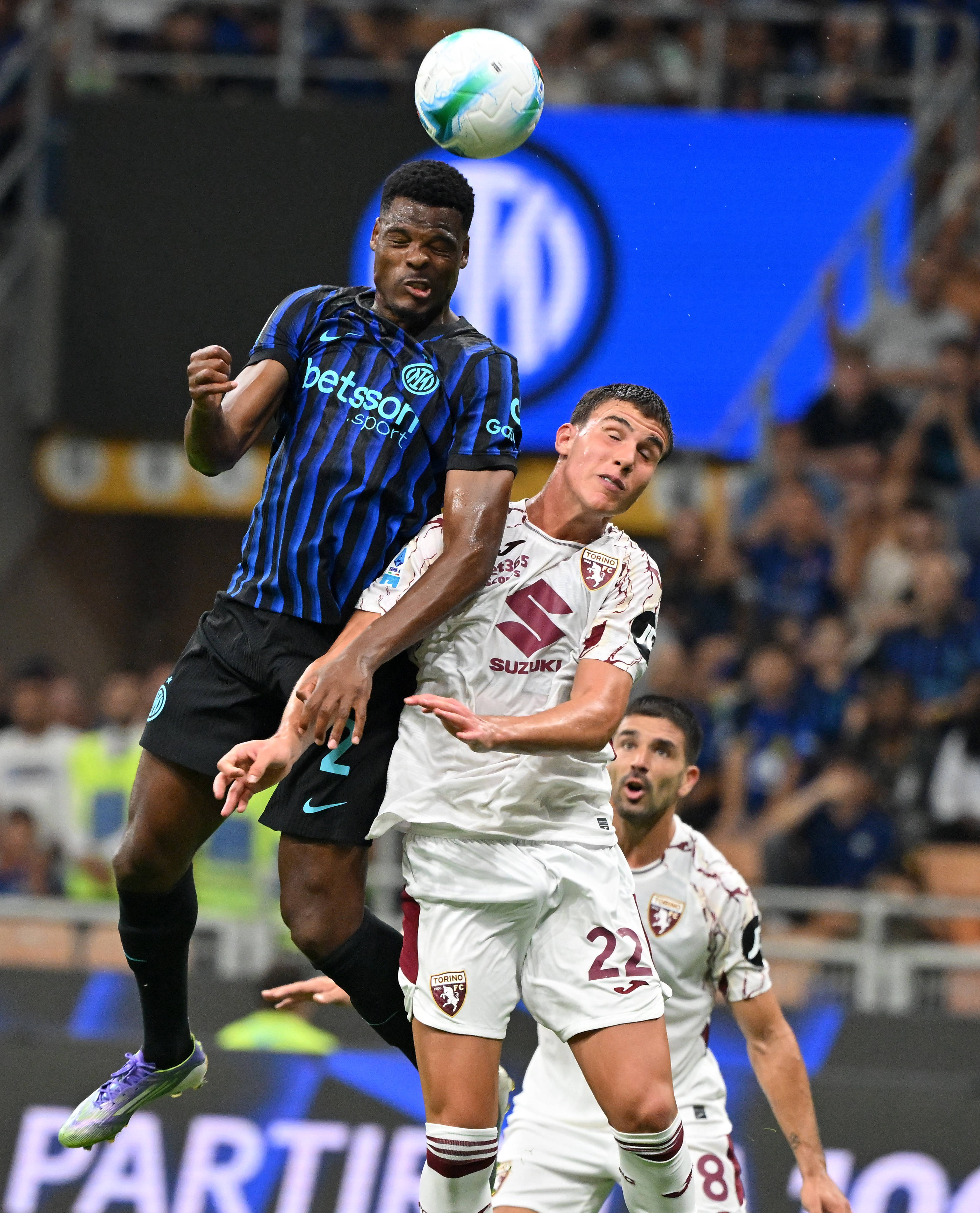 关于赛前国际米兰备战意大利杯，防线松动细节曝光，悬念犹存，赛程密集仍需轮换的信息-九游网站登录入口